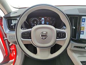 Volvo  D3 2WD Momentum Pro (EURO 6d-TEMP) Klima Navi