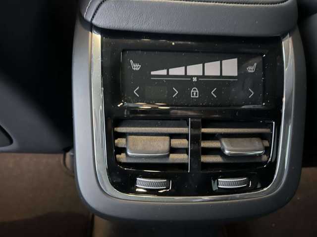 Volvo  B4 (Diesel) 2WD Ultimate Dark (EURO 6d) Klima
